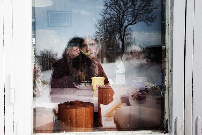 dosfamily-window-fika